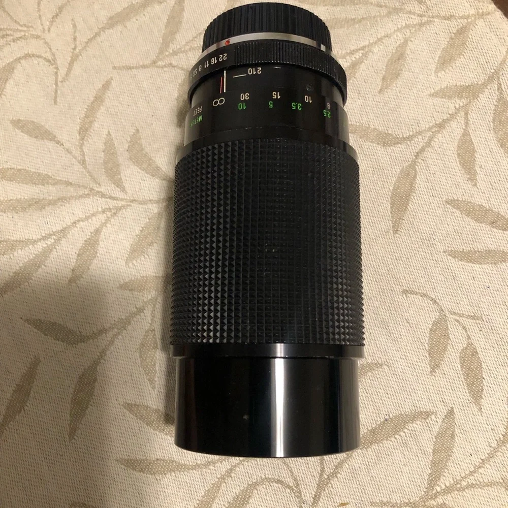 VIVITAR MICRO FOCUSING ZOOM LENS w/padded bag for travel or storage.